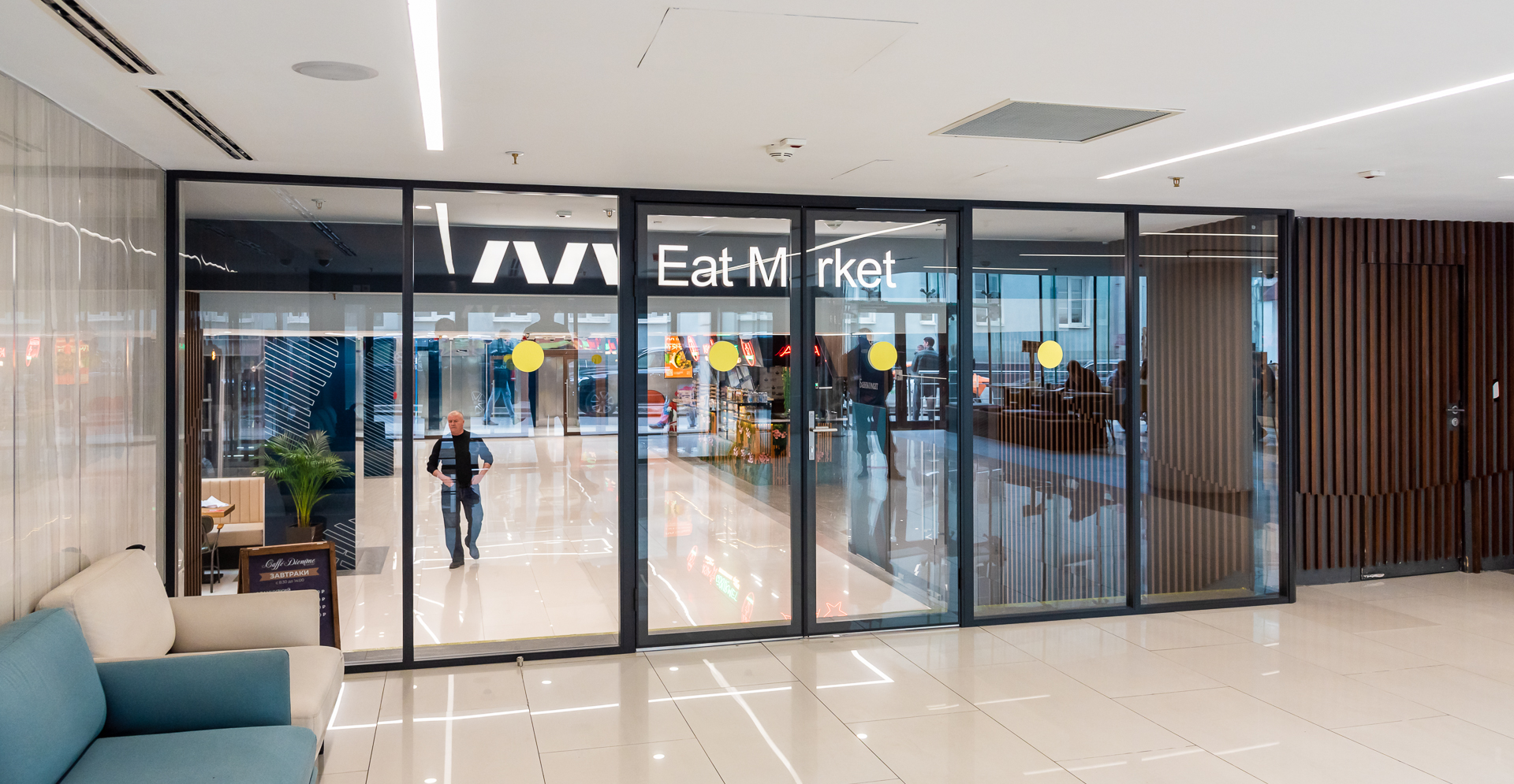 Фото проекта: Nayada установила перегородки в Смоленский пассаж. Изображение № 1